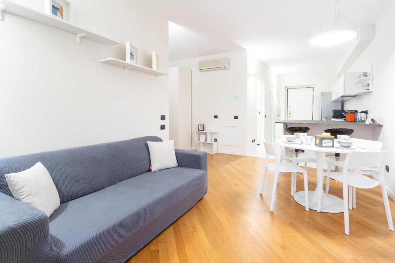 White Flat In Como City Center By Rent All كومو المظهر الخارجي الصورة