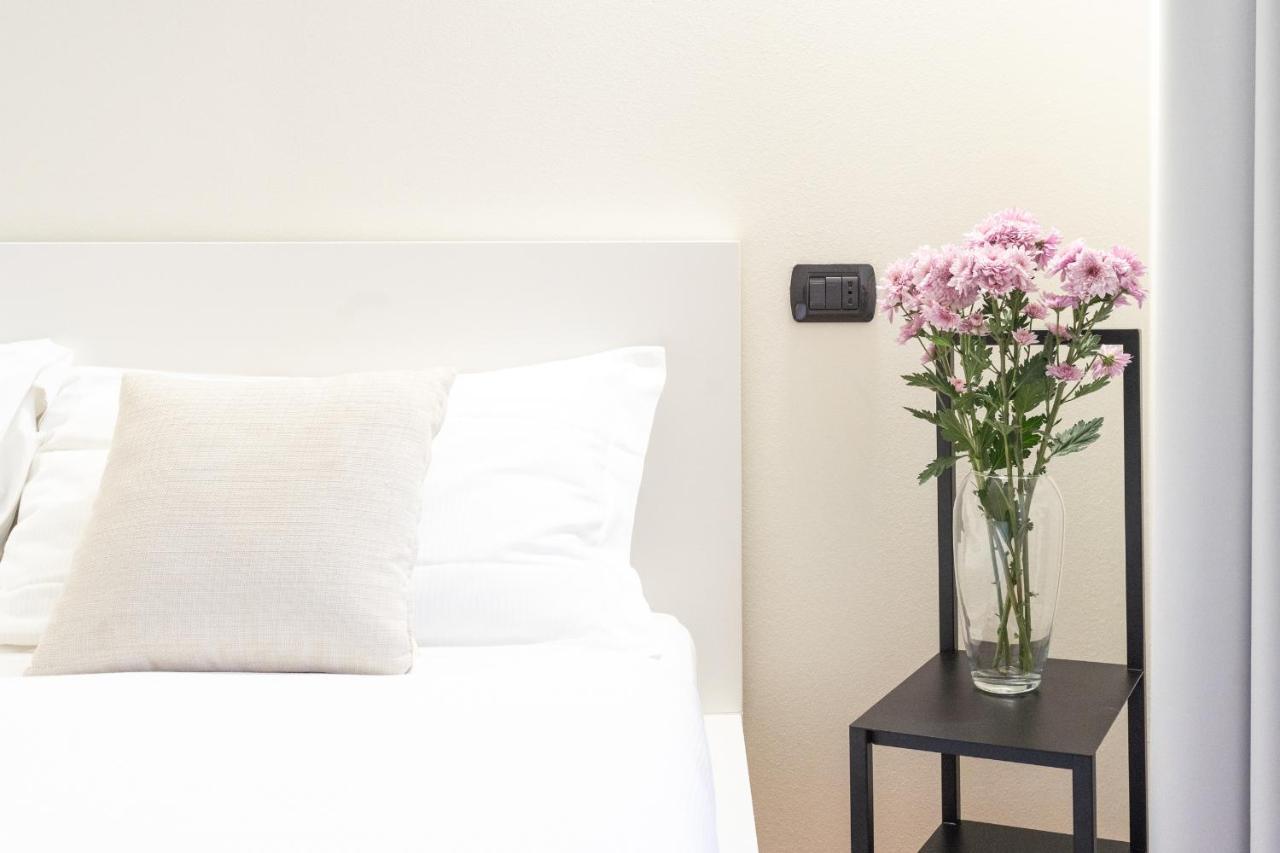 White Flat In Como City Center By Rent All كومو المظهر الخارجي الصورة