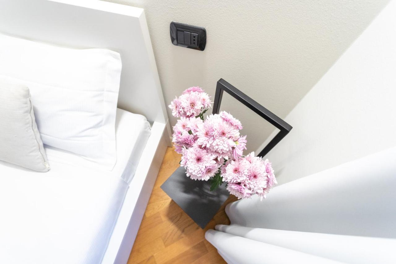 White Flat In Como City Center By Rent All كومو المظهر الخارجي الصورة