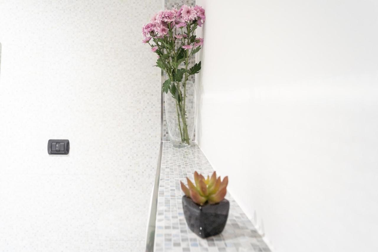 White Flat In Como City Center By Rent All كومو المظهر الخارجي الصورة